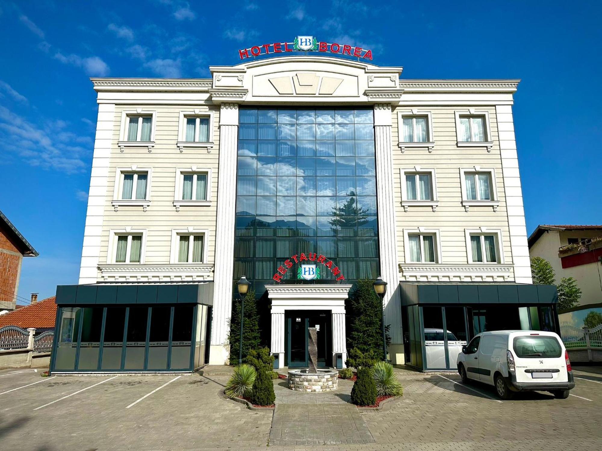 Hotel Borea Печ Екстериор снимка