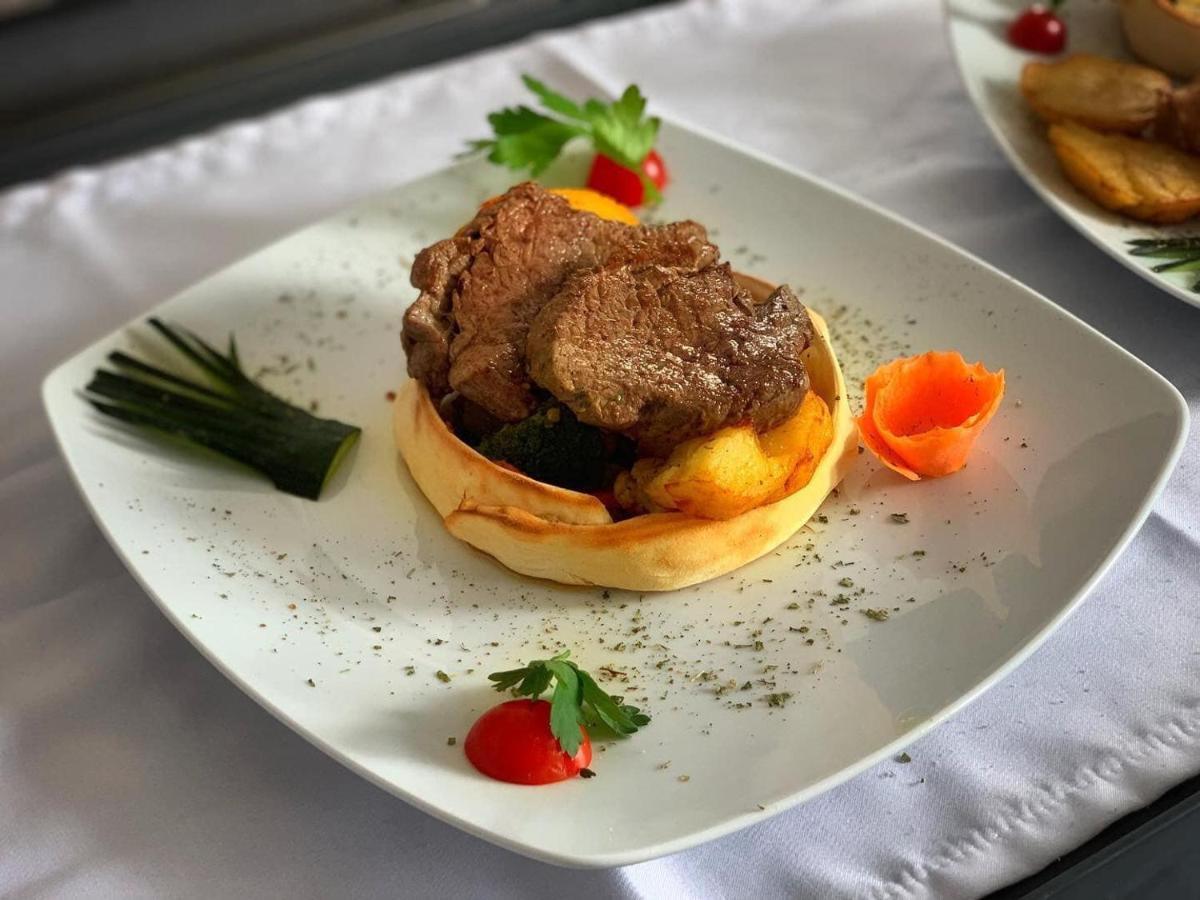 Hotel Borea Печ Екстериор снимка